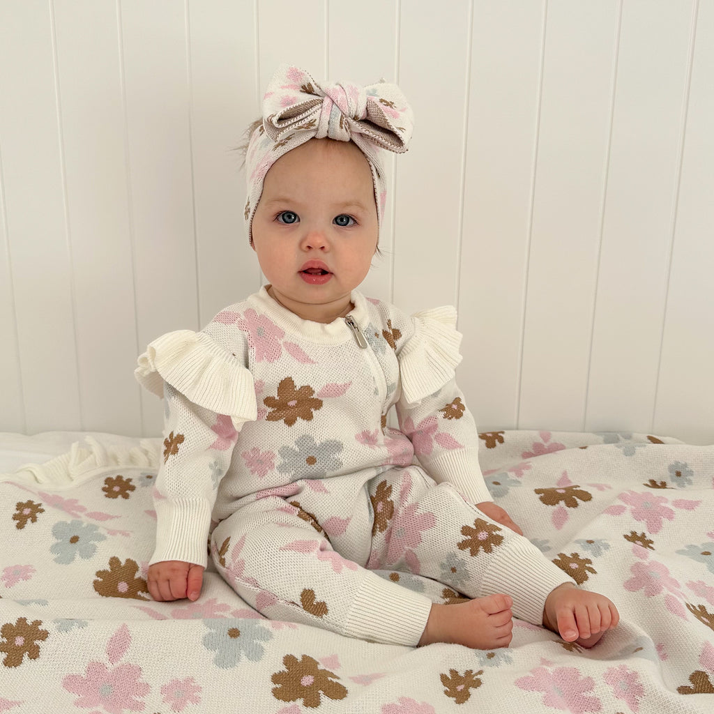 Banksi Frill Blanket