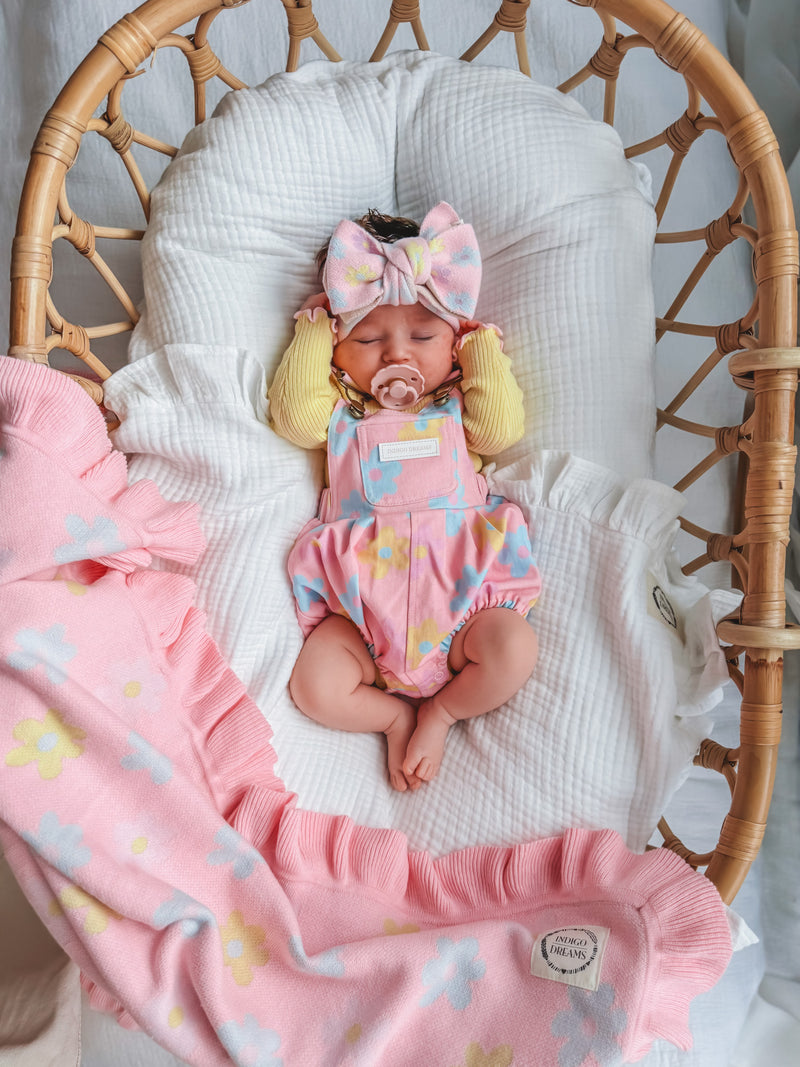 Goldie Frill Blanket